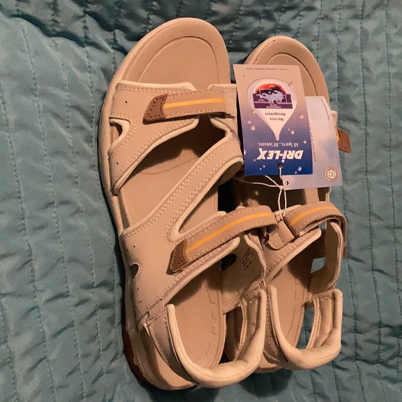 Sandals - Picture 2 of 3